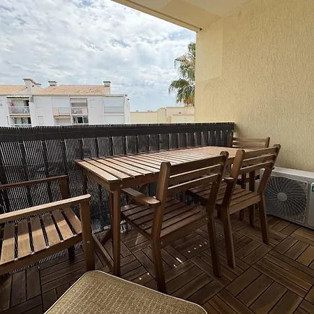 Apartment With Wifi & Balcony 200 M From The Sea *