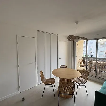 With Wifi & Balcony 200 M From The Sea Apartment