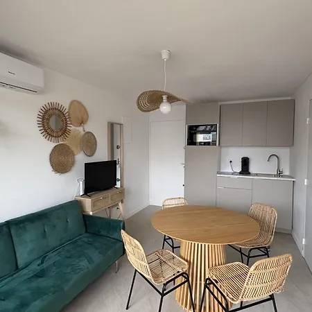 Apartment With Wifi & Balcony 200 M From The Sea Le Grau-du-Roi
